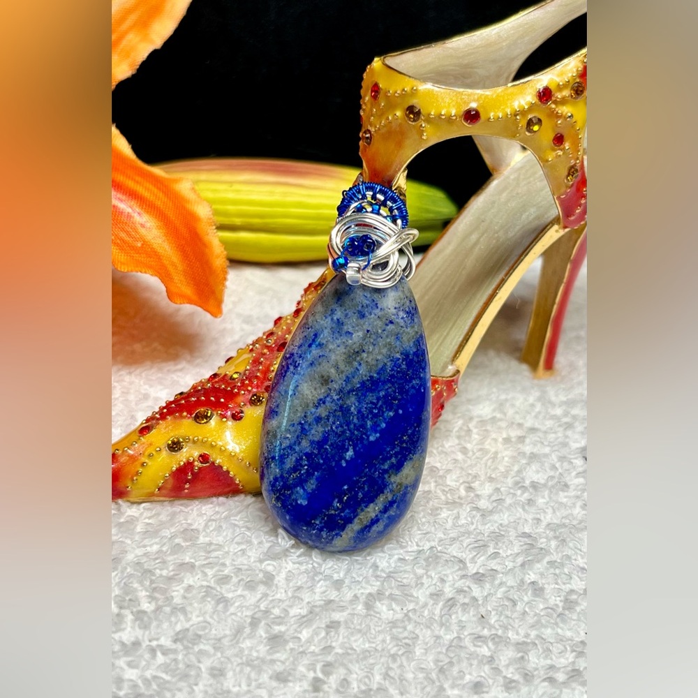 ❤️lapis lazuli pendant with blue and silver wire NEW